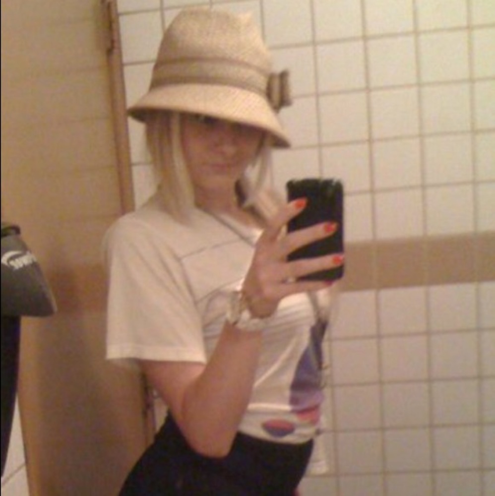 One Size Beige Paper Hat - Picture 3 of 6